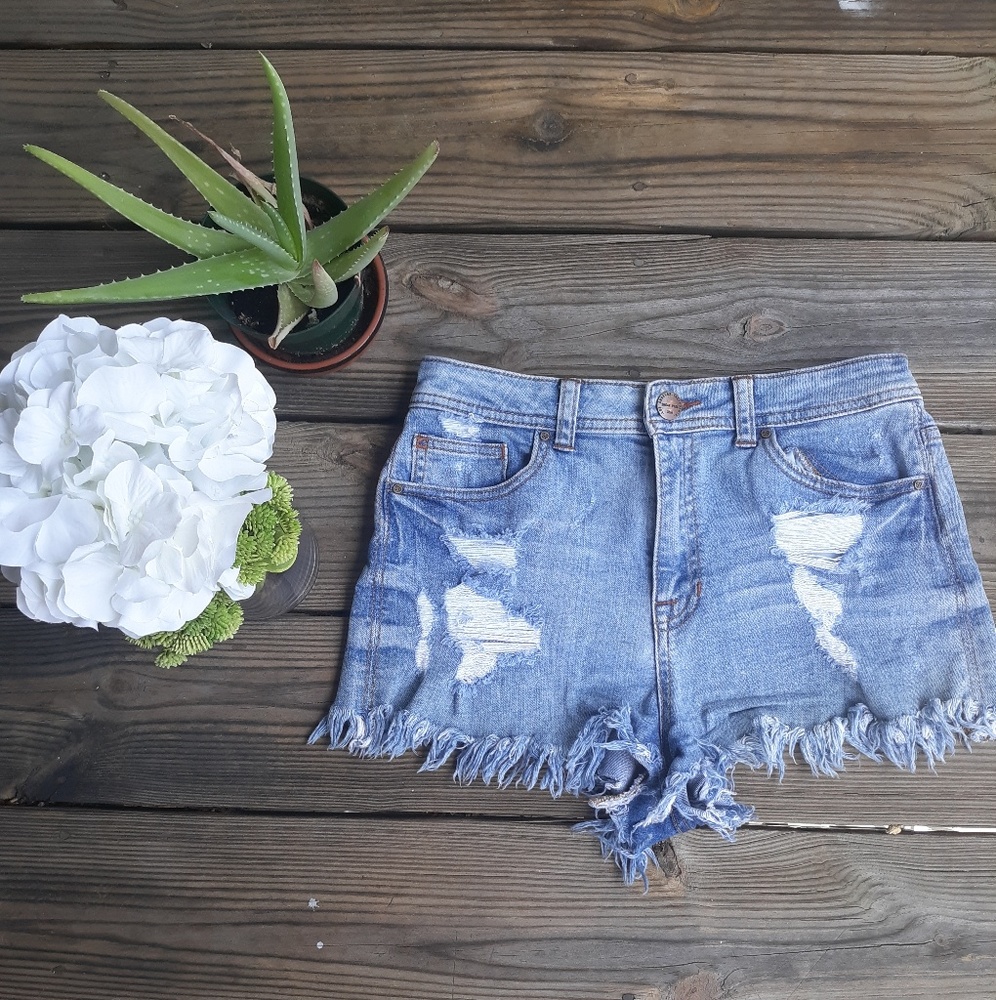 Sneak Peek high waisted jean shorts size medium